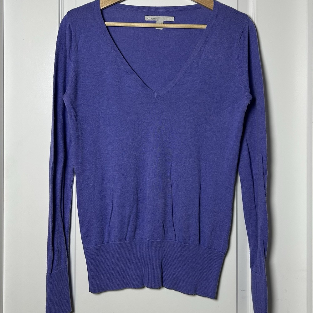 Old Navy Cotton Blend Periwinkle Button Cuff Detail Fitted Knit V-Neck Sweater